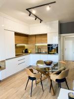 Kuchyň nebo kuchyňský kout v ubytování Urban Edge by RV Apartments