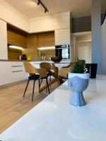 Kuchyň nebo kuchyňský kout v ubytování Urban Edge by RV Apartments