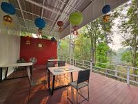 En balkon eller terrasse på Phu Jaya Floresta Resort by ALPHATEL PARTNER