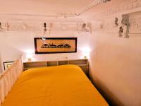 Poste&#x13E; alebo postele v izbe v ubytovan&iacute; APPARTEMENT AU CENTRE VILLE