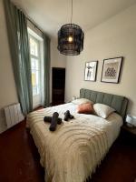 a bedroom with a large bed with two stuffed animals on it at La Réal - Apt 2 chambres rénové in Perpignan