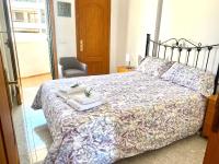 Łóżko lub łóżka w pokoju w obiekcie Apartamentos Sa Tenassa