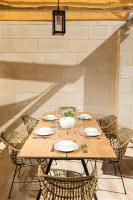 Posedenie v ubytovaní Stunning holiday house in the Old town by Irundo