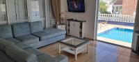 Bazén v ubytování Villa Garmar CTO Approved 4487 nebo v jeho okolí