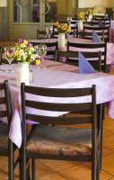 Reštaurácia alebo iné gastronomické zariadenie v ubytovaní Hotel Nap