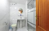 Koupelna v ubytování Beautiful Apartment In Torrevieja