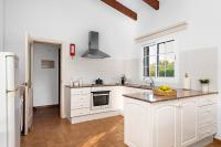 A kitchen or kitchenette at Casa Bruna - Binibeca Nou