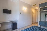 Televízia a/alebo spoločenská miestnosť v ubytovaní Hotel Residence Isola Verde