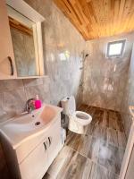 Bathroom sa Adrasan Parlak evleri