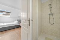 A bathroom at Magnifique Maison Jacuzzi Jardin Casino JO2024 CDG