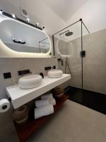 a bathroom with a white sink and a mirror at Résidence Les Sources in Saint-Rémy-de-Provence