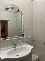 A bathroom at La Casa sul Lungarno