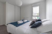 a large white bed in a white room with pillows at Elodie - T2 proche gare in Le Mans