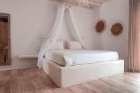 Postel nebo postele na pokoji v ubytování Senses Luxury Suites & Villas