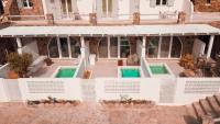 Bazén v ubytování Senses Luxury Suites & Villas nebo v jeho okolí