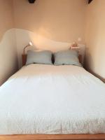 Una cama o camas en una habitaci&oacute;n de Biert La Coume, tweepersoonsbed