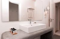 Koupelna v ubytování Senses Luxury Suites & Villas