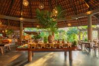 Un restaurant u otro lugar para comer en Green Bay Phu Quoc Resort & Spa
