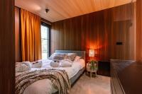 Llit o llits en una habitaci&oacute; de Cabin in the woods with hottub