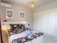 Postel nebo postele na pokoji v ubytování Holiday Home Melon by Interhome