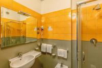 A bathroom at Hotel Villa d'Amato