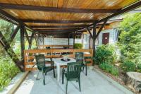 Vonkajšia záhrada v ubytovaní Hotel Pod Sosnami
