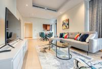 TV a/nebo společenská místnost v ubytování RH- Downtown Delight, spacious 01BR near Dubai Mall & Burj Khalifa, RP Heights