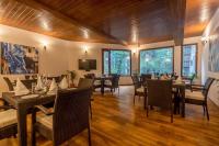 Posezení v ubytování Baikunth Manali By Leisure Hotels - 650 meters from Hidimba Devi Temple