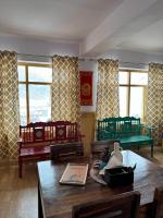 Χώρος καθιστικού στο Moksha, Losar