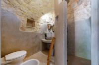 A bathroom at Trullo Fedele Grande125 - Happy Rentals