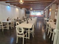 Reštaurácia alebo iné gastronomické zariadenie v ubytovaní Hotel La Duquesa