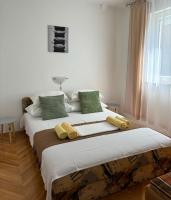 Postel nebo postele na pokoji v ubytování Helen Apartments