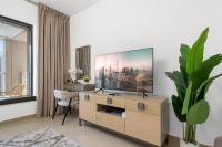 TV&#47;Unterhaltungsangebot in der Unterkunft Luxury Studio, 29 Boulevard near Burj Khalifa Downtown - Chalet Homes