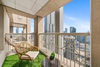 Ein Balkon oder eine Terrasse in der Unterkunft Luxury Studio, 29 Boulevard near Burj Khalifa Downtown - Chalet Homes