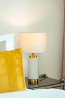 Ein Sitzbereich in der Unterkunft Luxury Studio, 29 Boulevard near Burj Khalifa Downtown - Chalet Homes