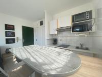 Plán poschodí v ubytovaní Charmant T2 à 350m de la plage avec terrasse et garage à Royan - FR-1-539-44