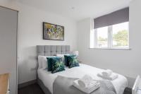 Postel nebo postele na pokoji v ubytování Cosy 1 Bedroom Apartment in Leeds