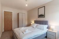 Postel nebo postele na pokoji v ubytování Spacious 2 Bed Apartment in Manchester Centre