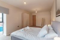 Postel nebo postele na pokoji v ubytování Spacious 2 Bed Apartment in Manchester Centre