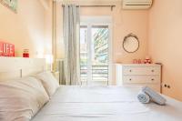 Posteľ alebo postele v izbe v ubytovaní Athens Strawberry Hideaway - City Chic Retreat