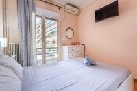 Posteľ alebo postele v izbe v ubytovaní Athens Strawberry Hideaway - City Chic Retreat