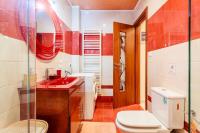 Kúpeľňa v ubytovaní Athens Strawberry Hideaway - City Chic Retreat