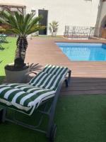 a green and white chaise lounge next to a pool at Palacio de Luja in El Puerto de Santa María