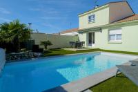 Bazén v ubytovaní Superbe maison de vacances avec piscine chauffée et bain nordique - 8 pers alebo v jeho blízkosti