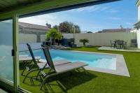 Bazén v ubytovaní Superbe maison de vacances avec piscine chauffée et bain nordique - 8 pers alebo v jeho blízkosti