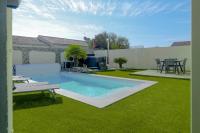 Bazén v ubytovaní Superbe maison de vacances avec piscine chauffée et bain nordique - 8 pers alebo v jeho blízkosti