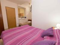 Posteľ alebo postele v izbe v ubytovaní Apartments in Crikvenica 5669