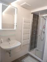 A bathroom at Appartement Katharina 2 Personen Hallein bei Salzburg