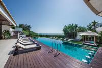 Bazén v ubytování Villa Plage Grande - Superstar luxury - Beachtop nebo v jeho okolí