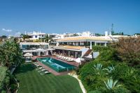 Bazén v ubytování Villa Plage Grande - Superstar luxury - Beachtop nebo v jeho okolí